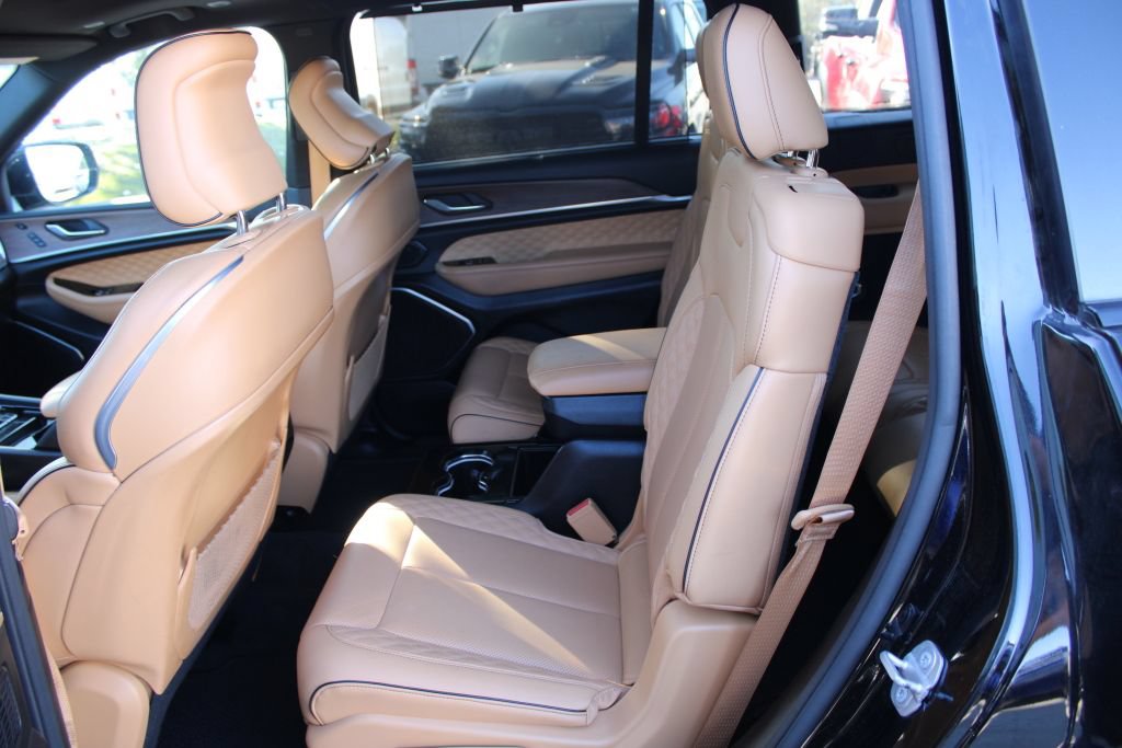 Used 2021 Jeep Grand Cherokee L Summit w/ Advanced Protech Group IV AWD/4WD image 19