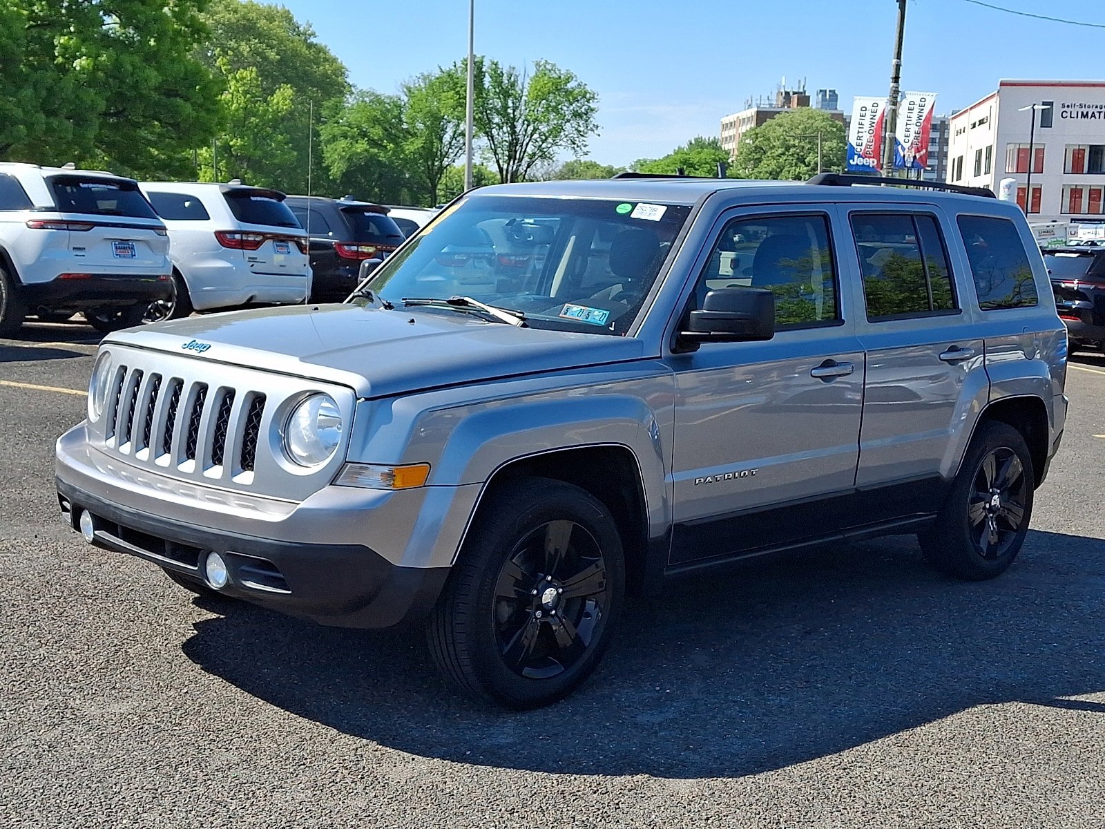 Used 2017 Jeep Patriot Latitude FWD image 3