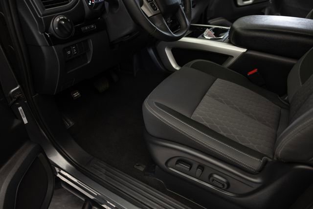 Used 2024 Nissan Titan SV w/ SV Convenience Package image 13