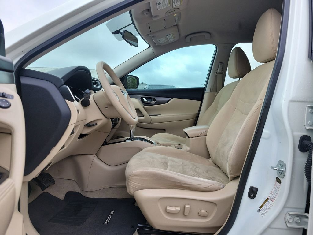 Used 2015 Nissan Rogue SV w/ SV Premium Package image 21
