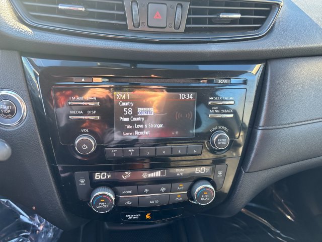 Used 2017 Nissan Rogue SV FWD image 20