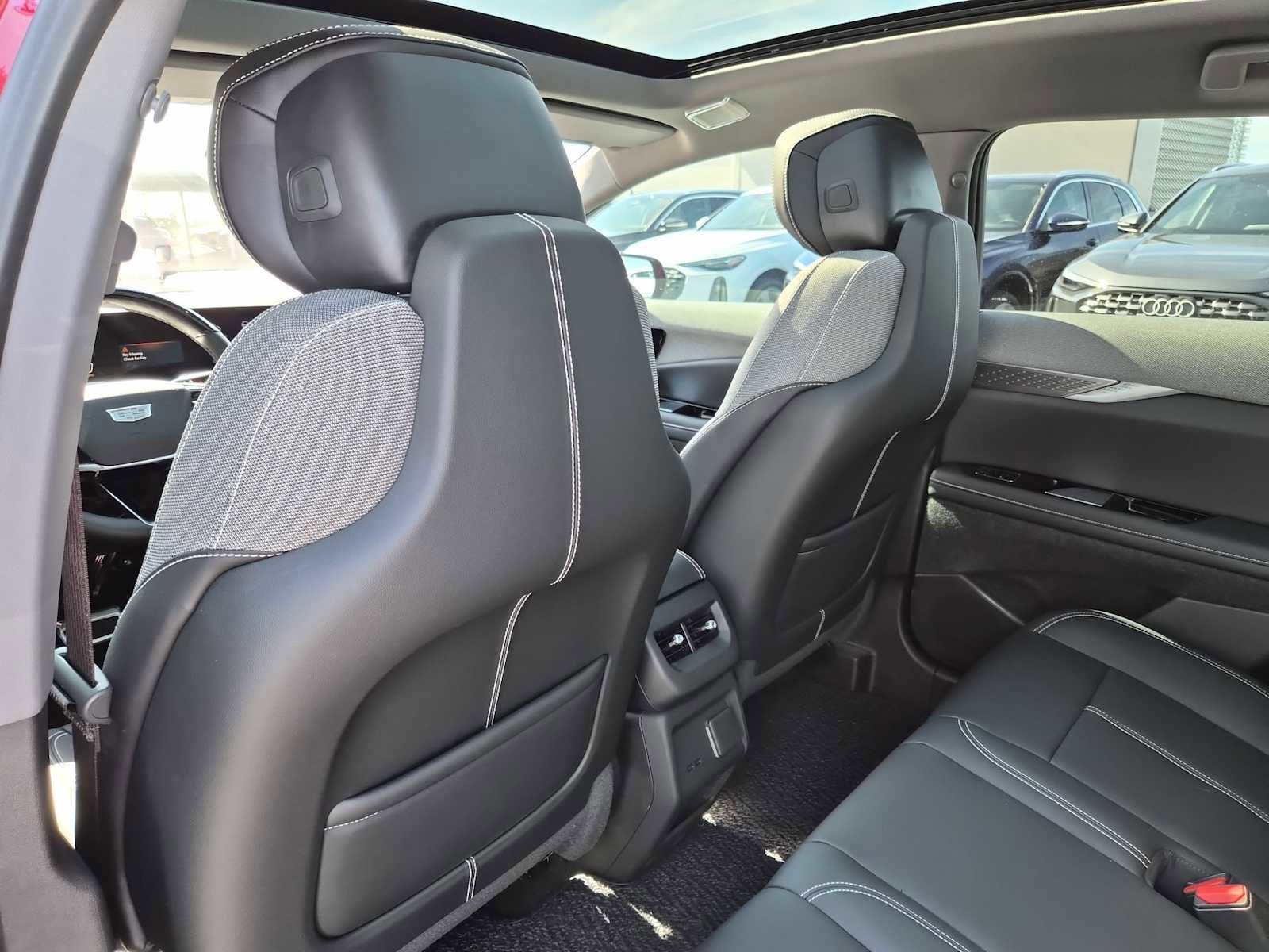 Used 2025 Cadillac Optiq Sport 1 AWD/4WD image 17