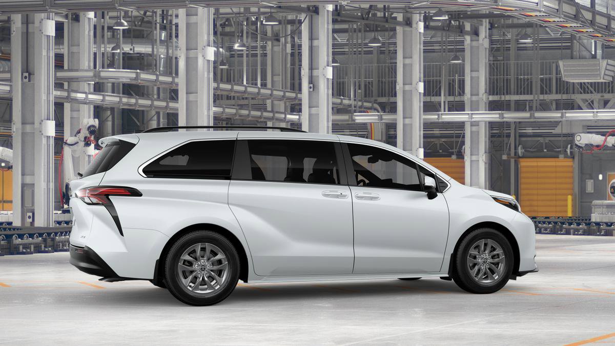 New 2026 Toyota Sienna XLE FWD image 11