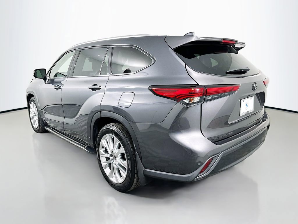 Used 2021 Toyota Highlander Limited image 7