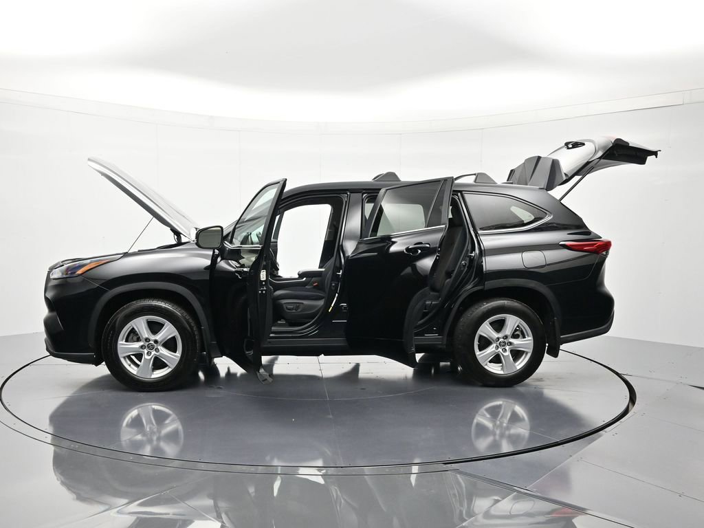 Used 2023 Toyota Highlander L FWD image 45
