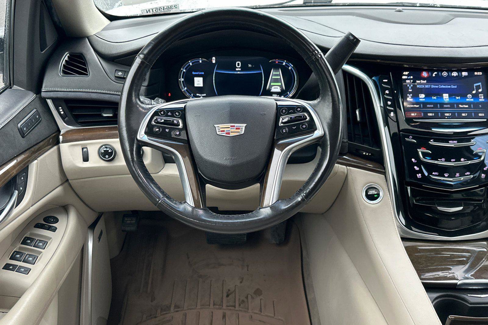 Used 2019 Cadillac Escalade Luxury image 12