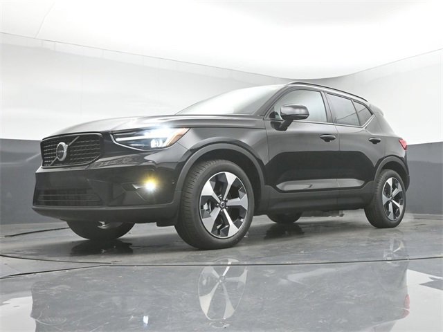 New 2026 Volvo XC40 B4 Plus w/ Protection Package Premier image 39