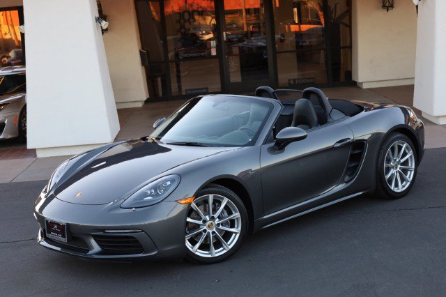 Used 2017 Porsche 718 Boxster image 4