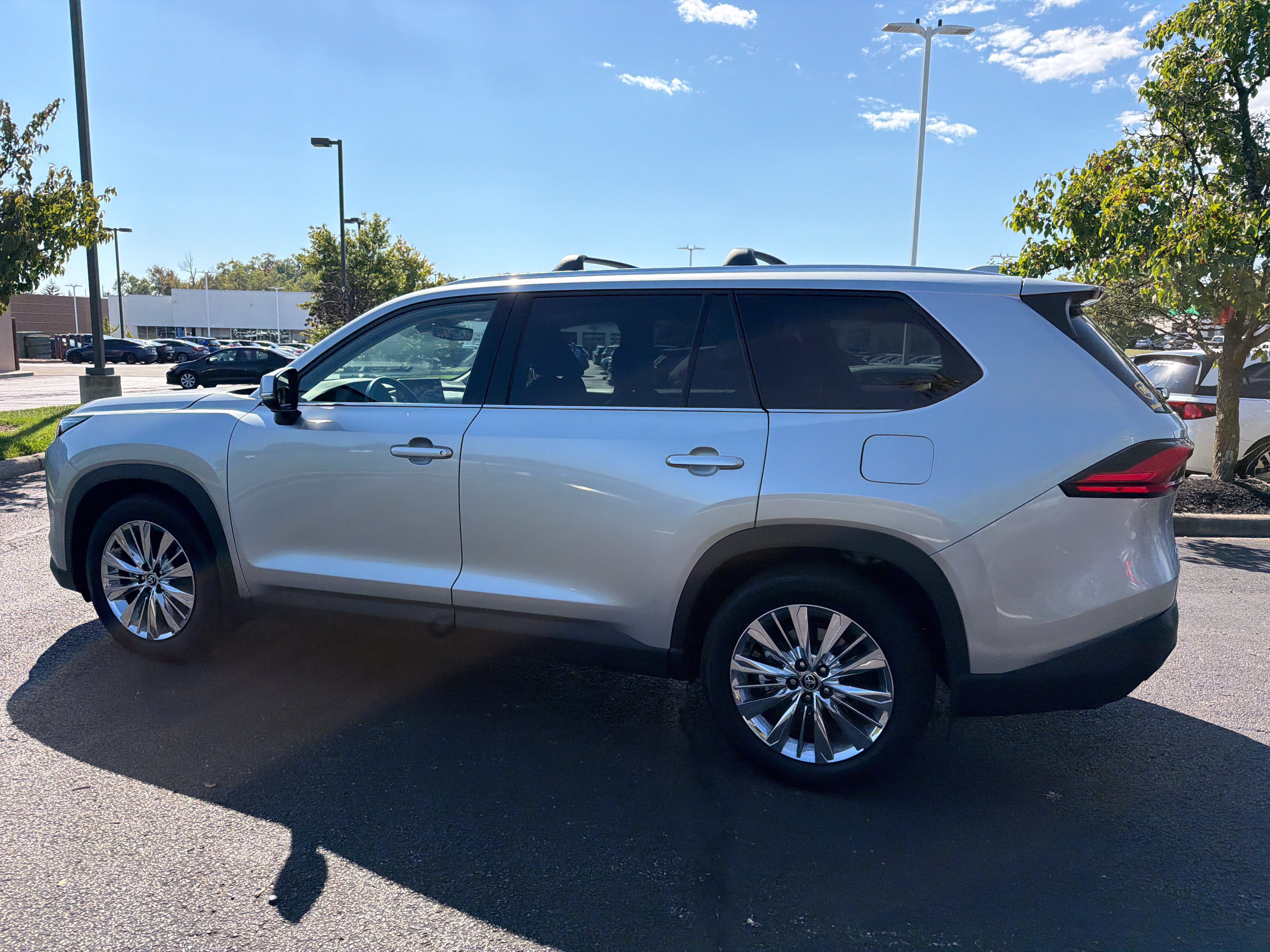 Used 2024 Toyota Grand Highlander AWD image 17