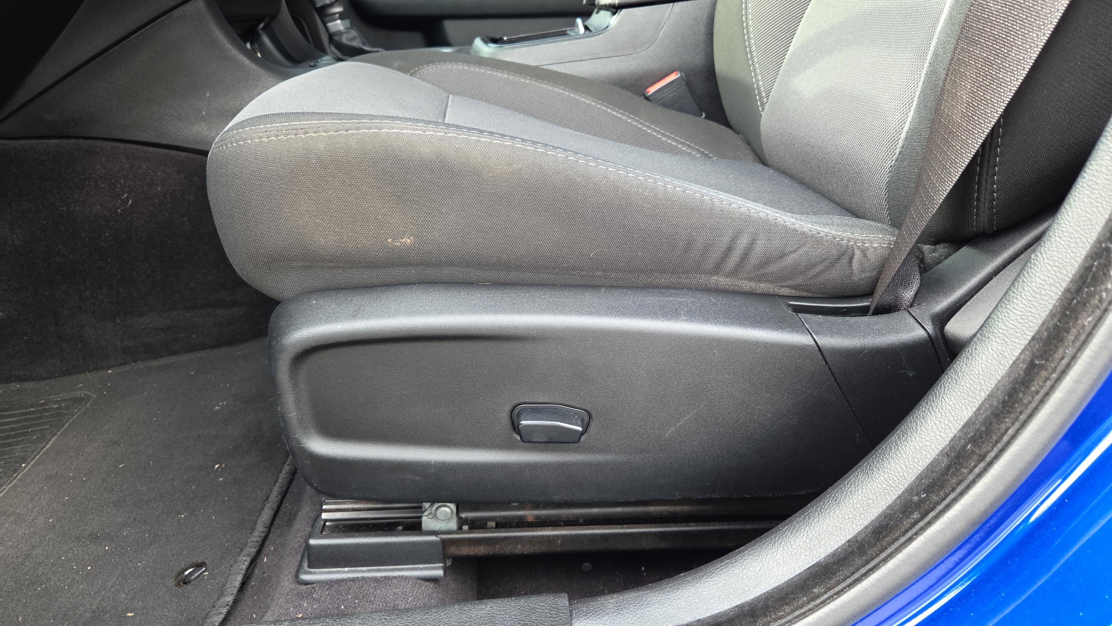 Used 2018 Dodge Charger SXT w/ Blacktop Package RWD image 16