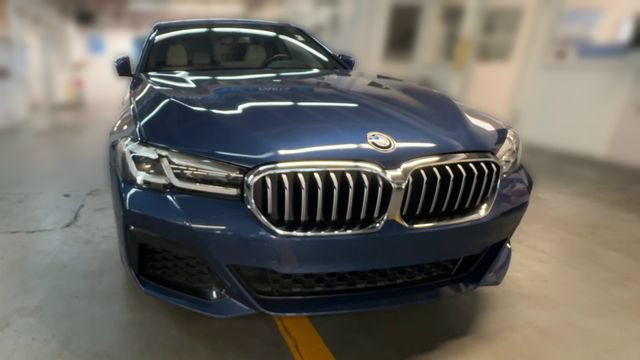 Used 2022 BMW 530i w/ M Sport Package RWD image 2