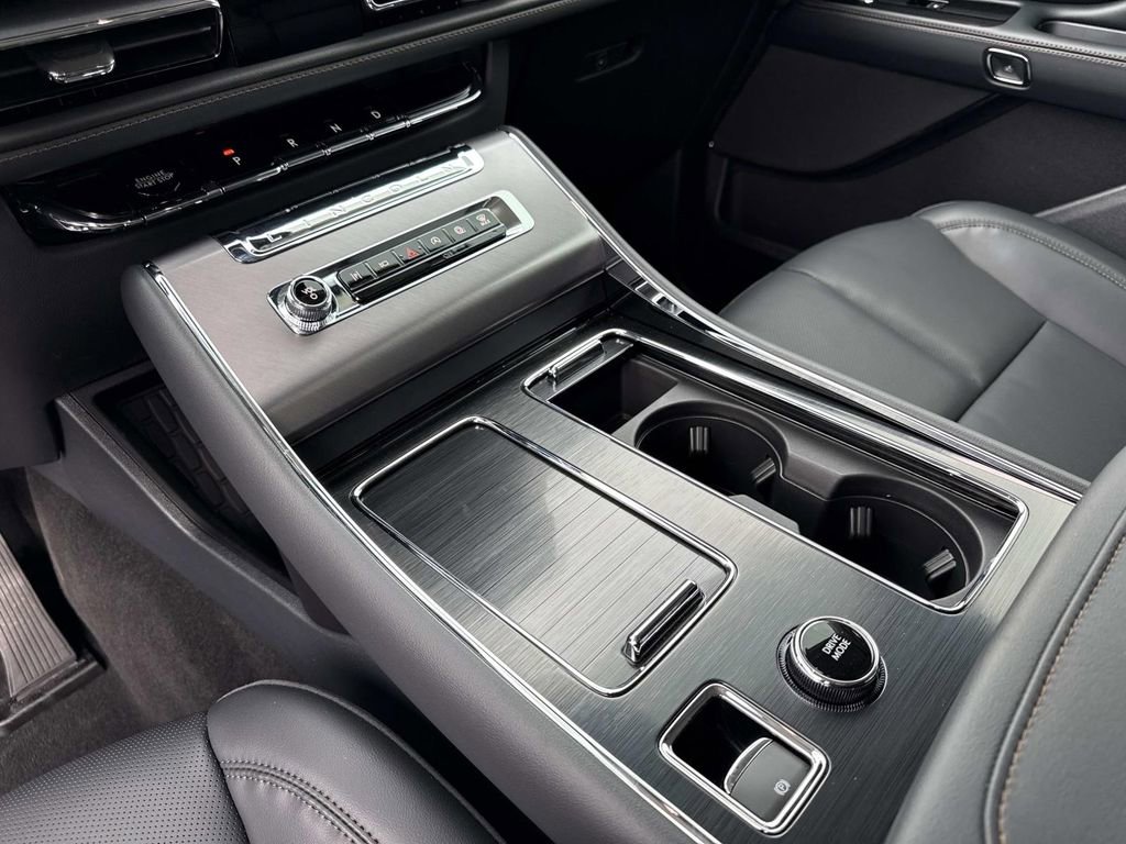 New 2026 Lincoln Aviator AWD image 25