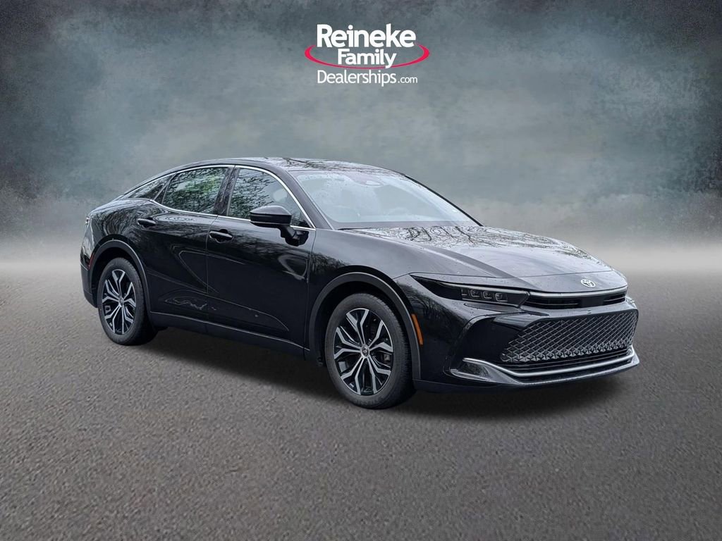 Used 2023 Toyota Crown Limited image 3