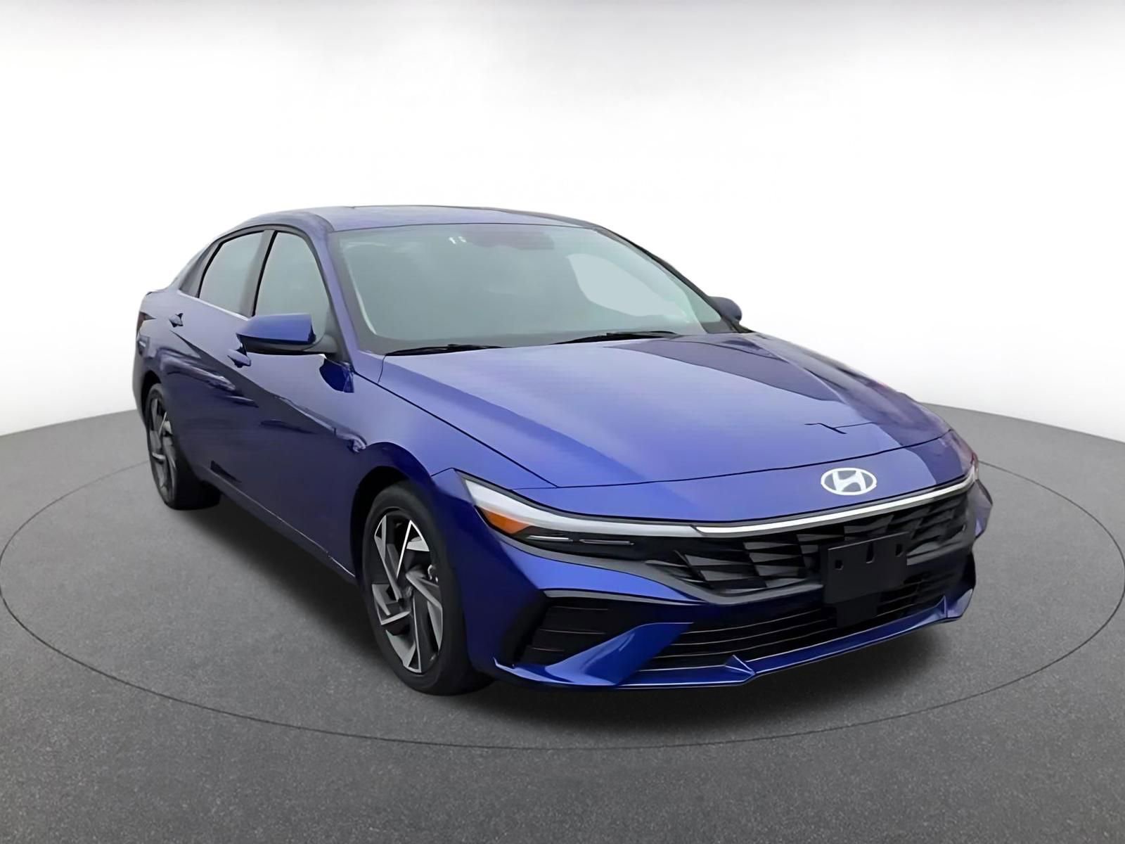 Used 2025 Hyundai Elantra SEL image 3