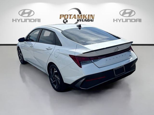 Certified 2025 Hyundai Elantra SEL FWD image 7