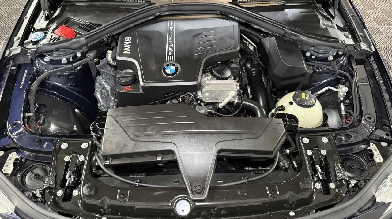 Used 2017 BMW 320i xDrive Sedan AWD/4WD image 24