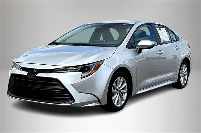 Used 2024 Toyota Corolla LE image 2