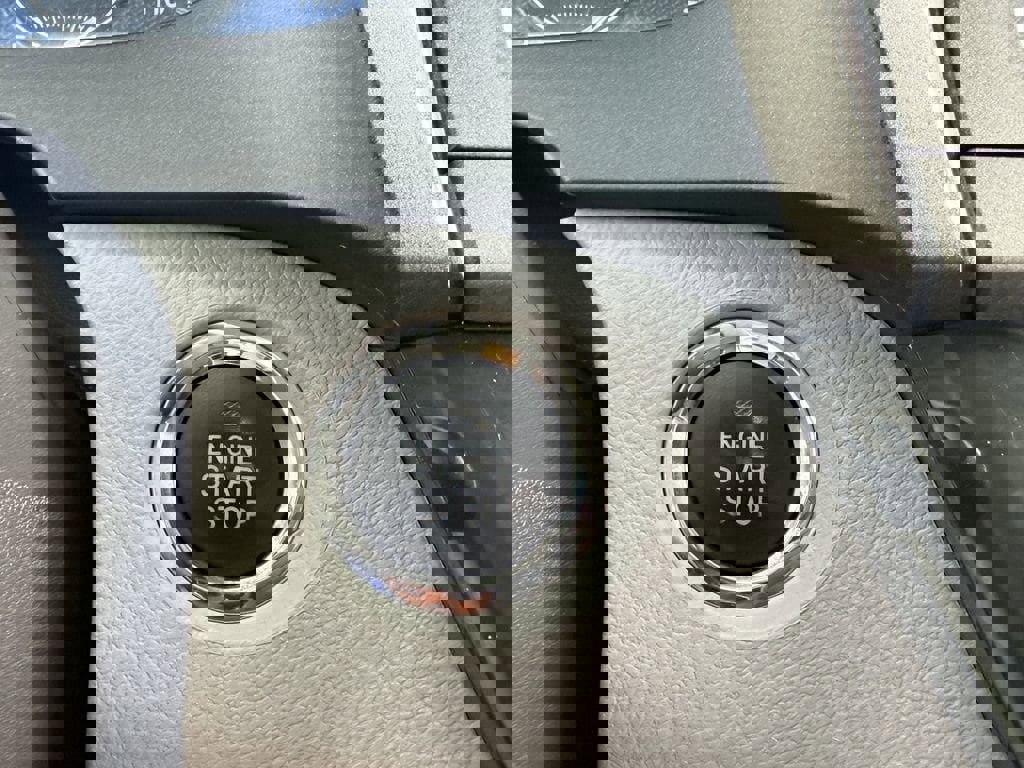 Used 2019 Toyota Sienna XLE image 32