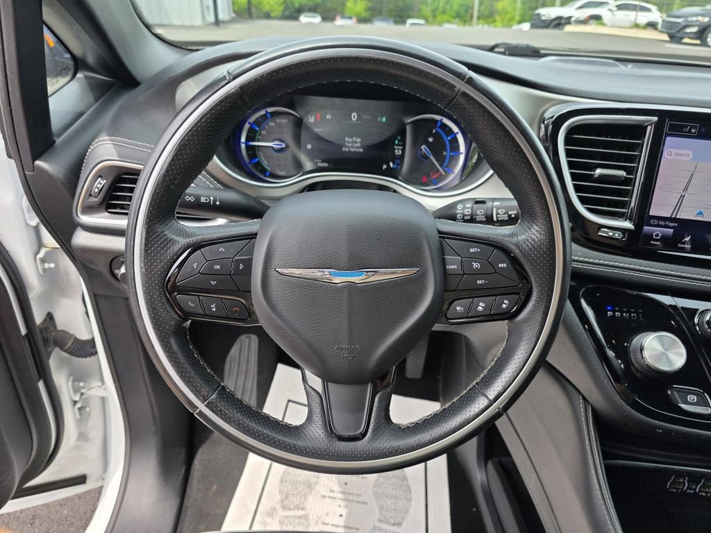 Used 2021 Chrysler Pacifica Limited w/ S Appearance Package FWD image 16
