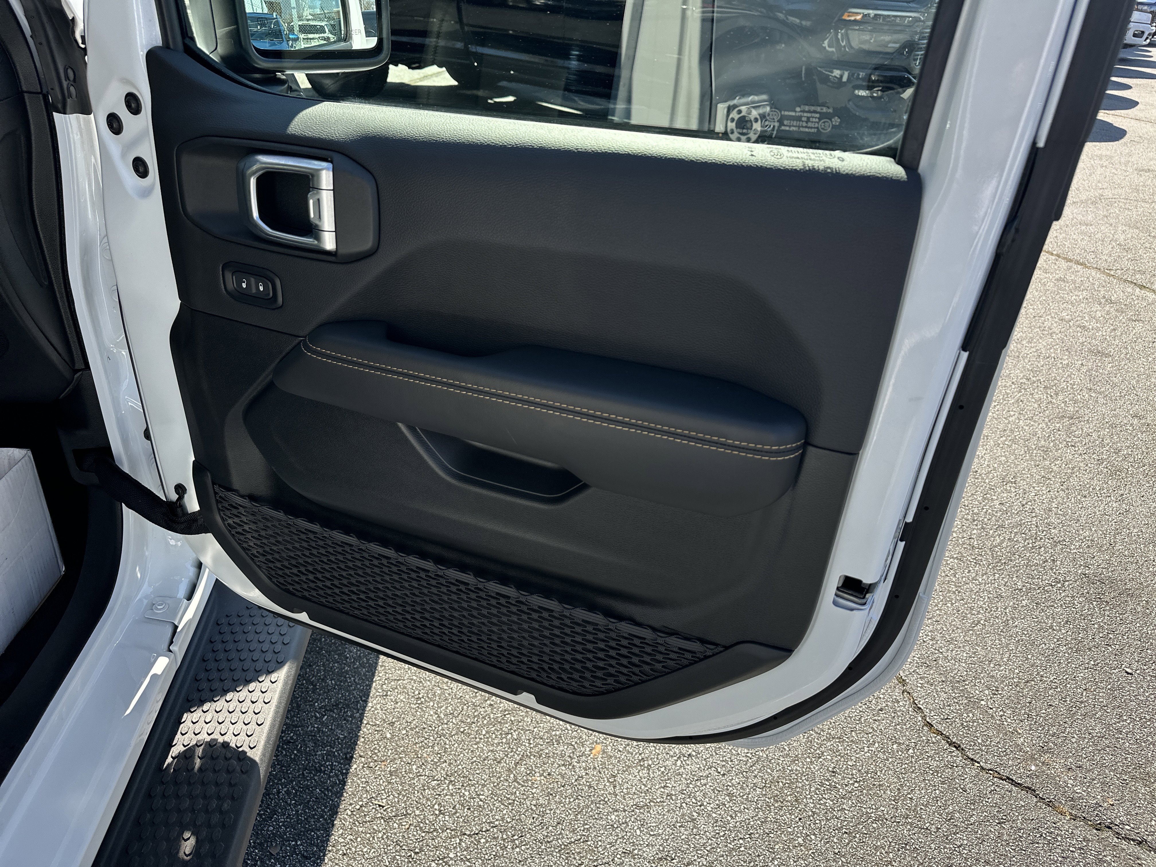 Used 2024 Jeep Wrangler Sahara w/ Technology Group image 17