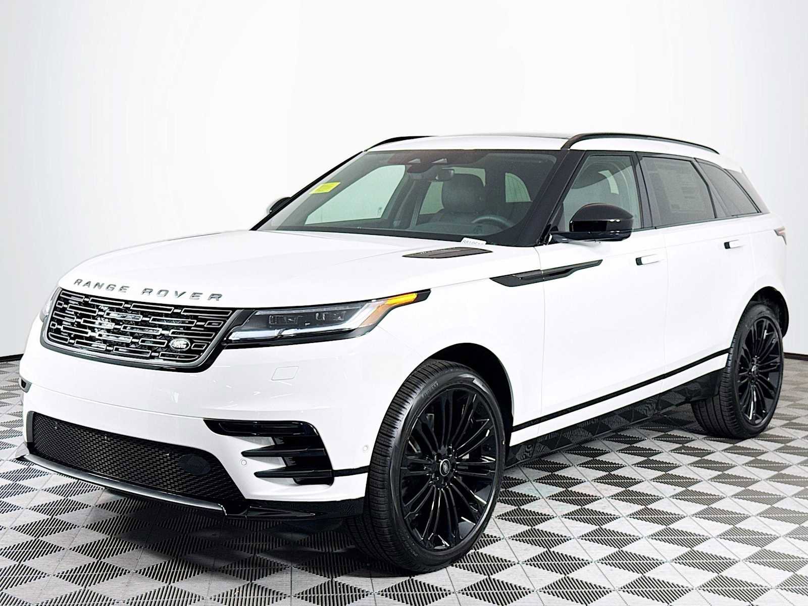 New 2026 Land Rover Range Rover Velar Dynamic SE image 1