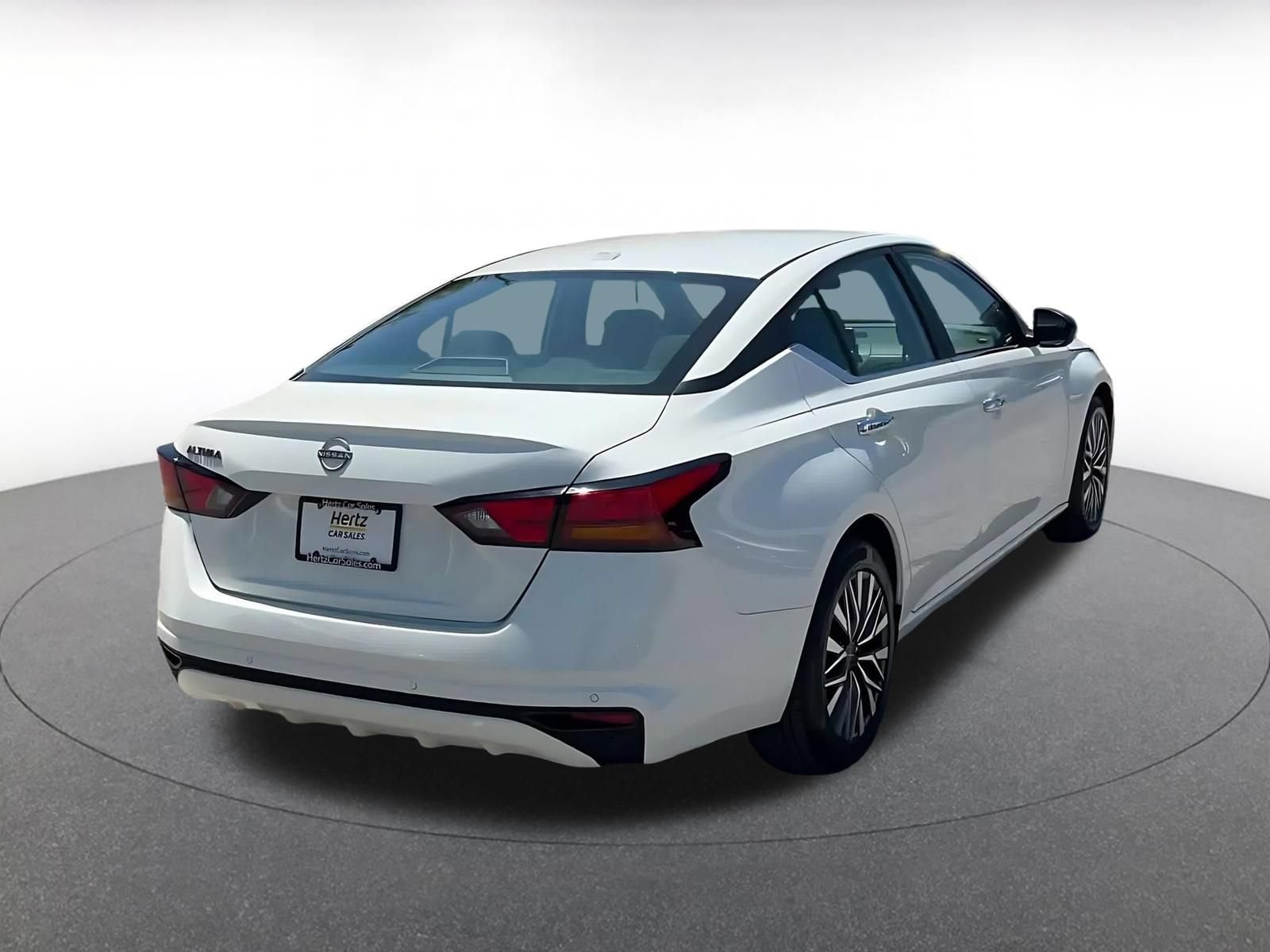 Used 2025 Nissan Altima 2.5 SV FWD image 11
