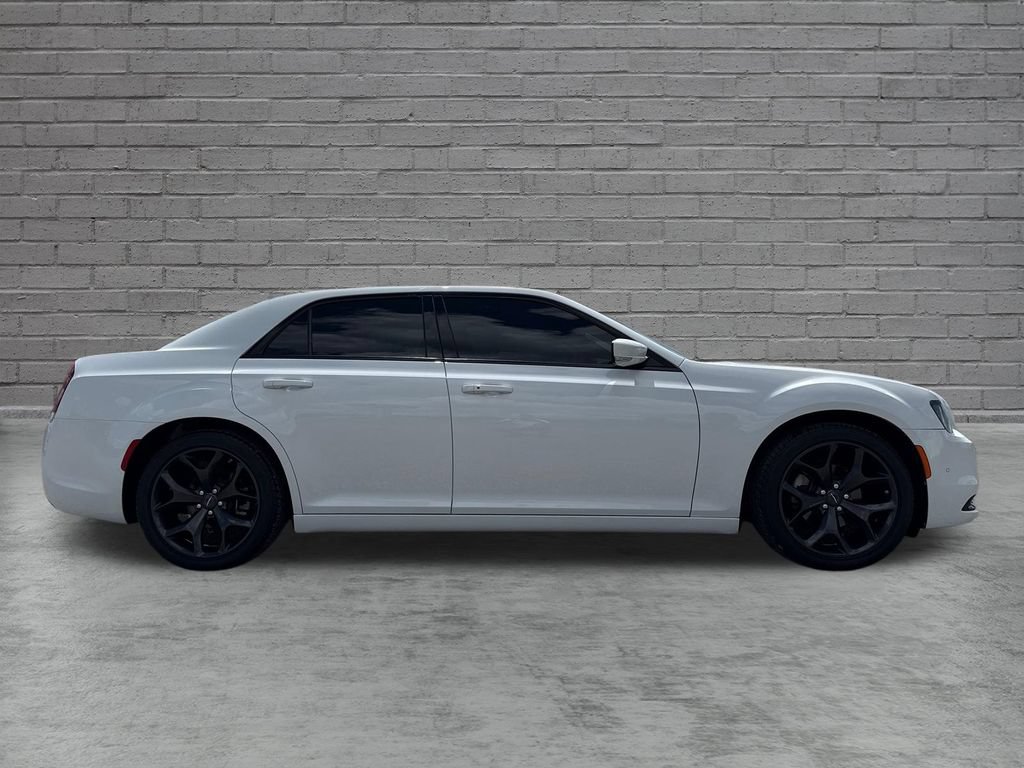 Used 2023 Chrysler 300 S w/ Comfort Group RWD image 9