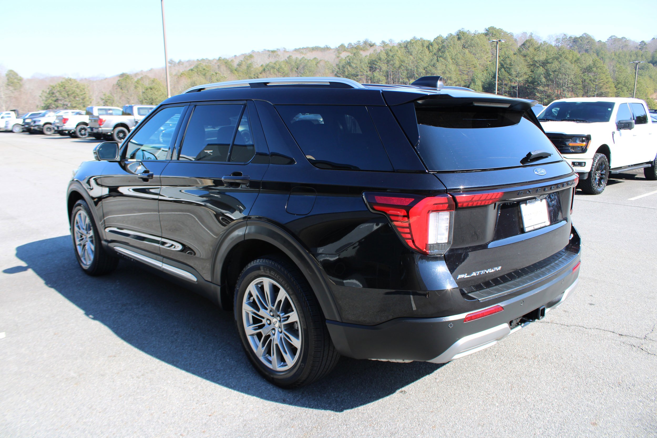 Used 2025 Ford Explorer Platinum AWD/4WD image 5