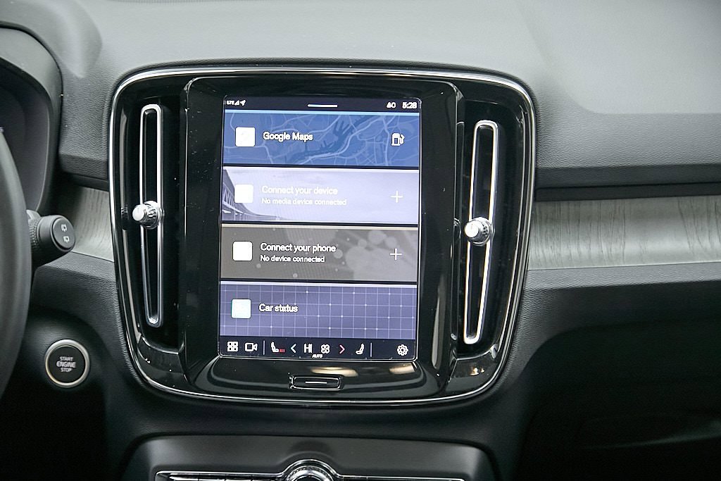 Certified 2023 Volvo XC40 B5 Plus image 26