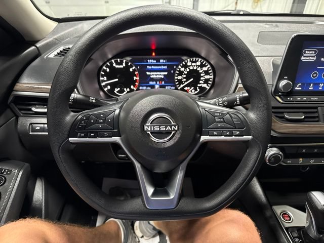 Used 2024 Nissan Altima 2.5 SV FWD image 12