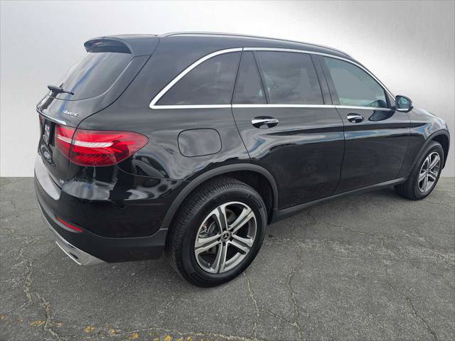 Used 2018 Mercedes-Benz GLC 300 4MATIC image 3
