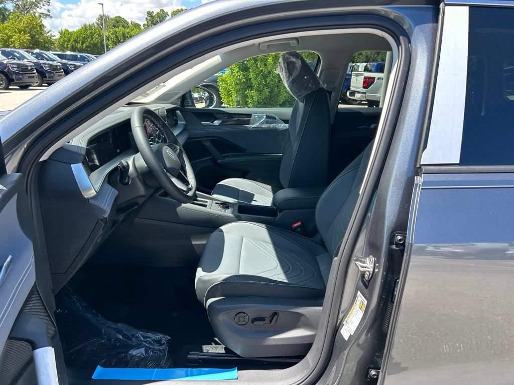 New 2026 Volkswagen Tiguan SE FWD image 15