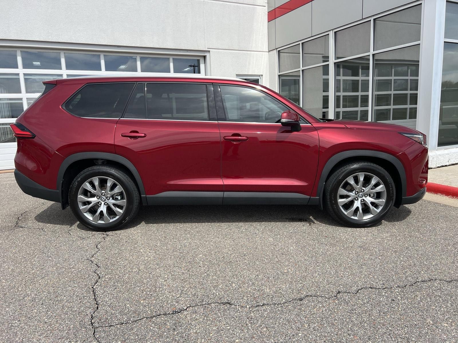 Used 2024 Toyota Grand Highlander Limited AWD/4WD image 6