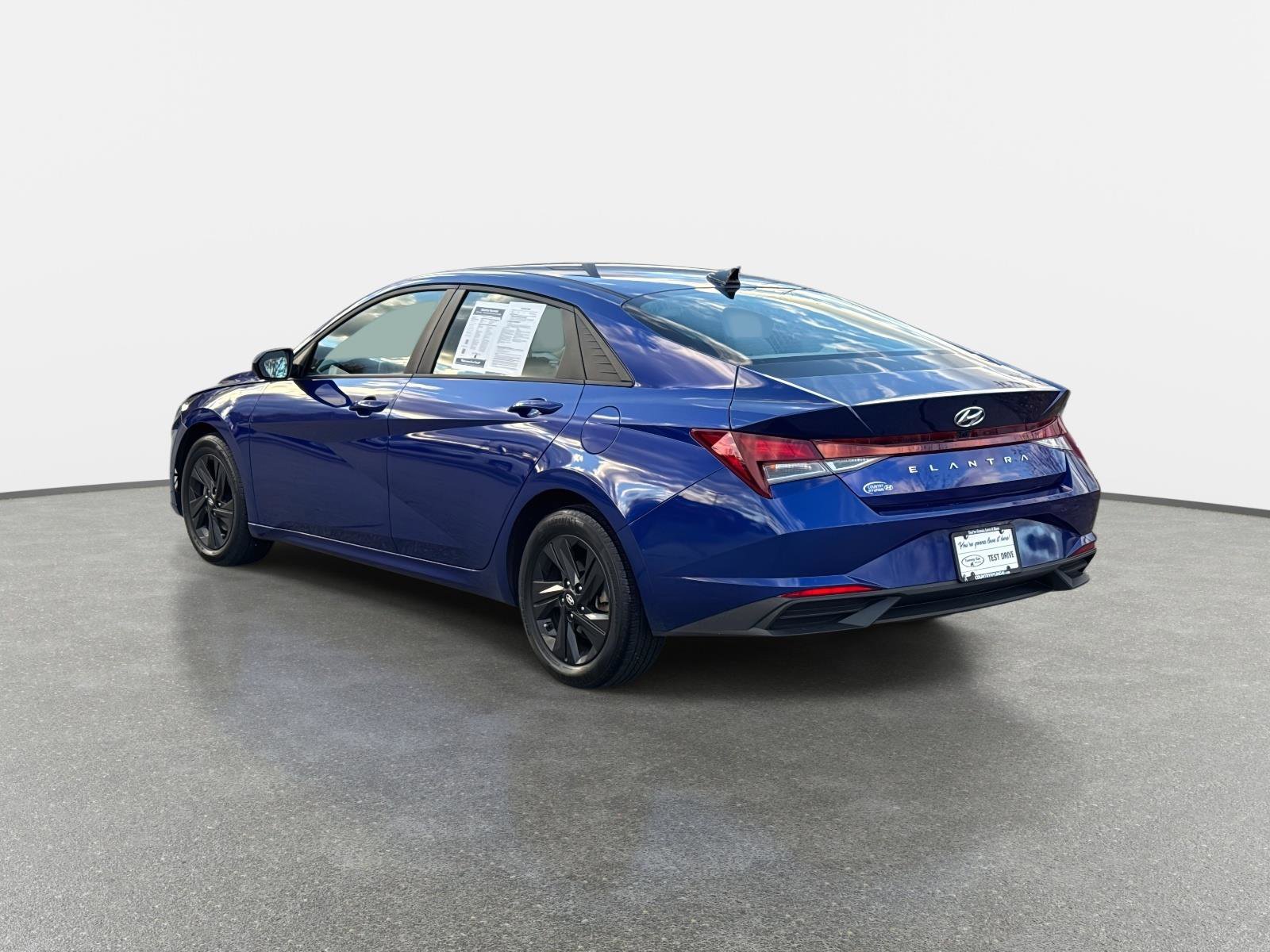 Used 2023 Hyundai Elantra SEL w/ Cargo Package image 7