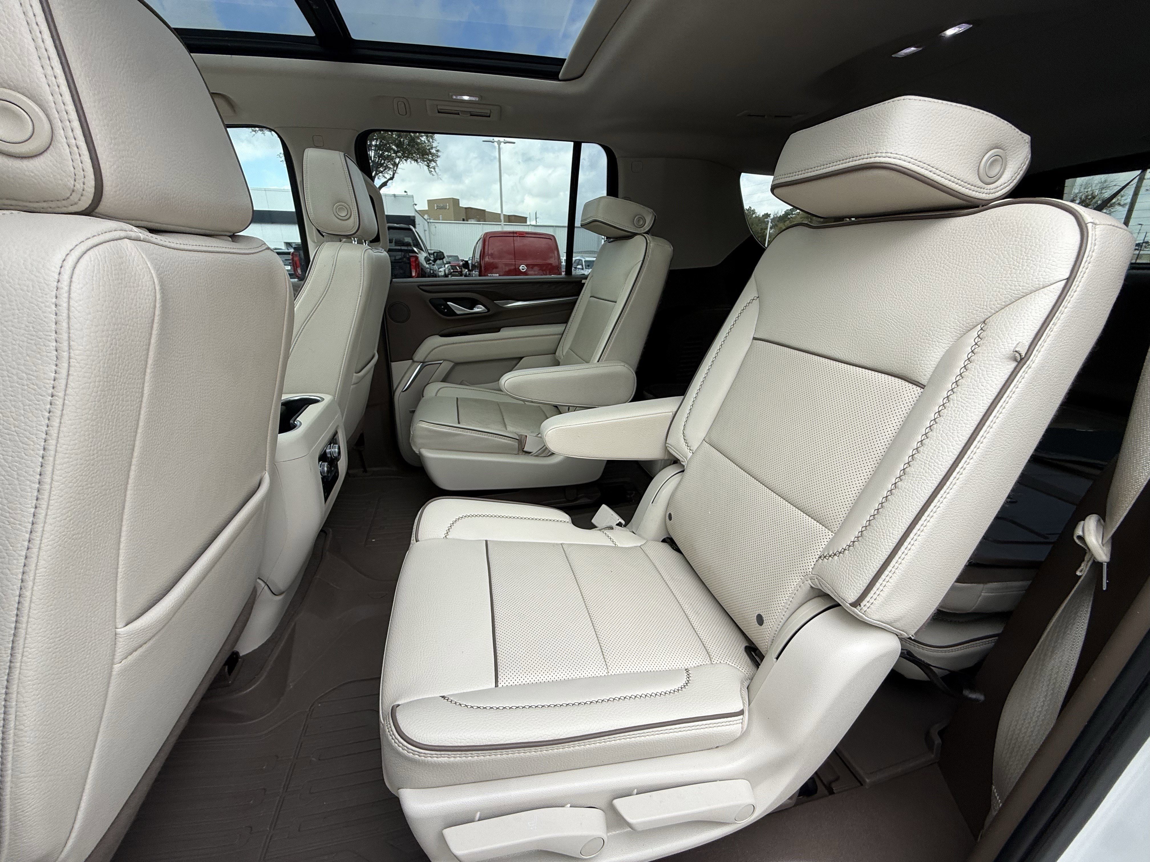 Used 2022 GMC Yukon XL Denali image 30