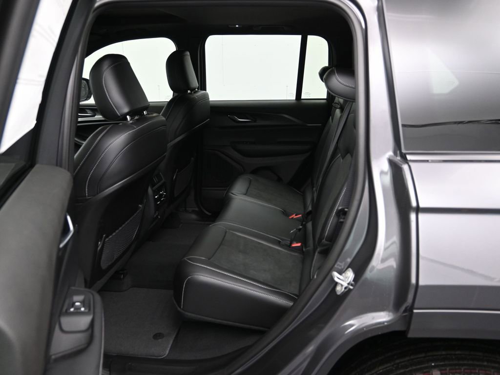 New 2025 Jeep Grand Cherokee Altitude image 22