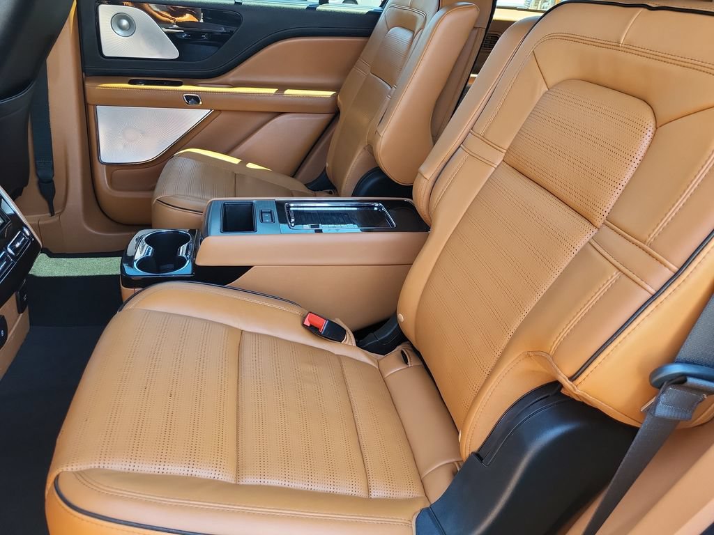 Used 2023 Lincoln Aviator Black Label Grand Touring AWD/4WD image 13