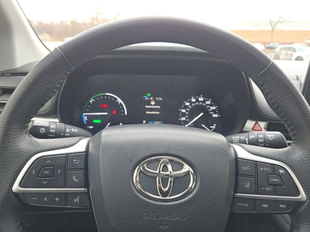 Used 2023 Toyota Sienna XLE image 36