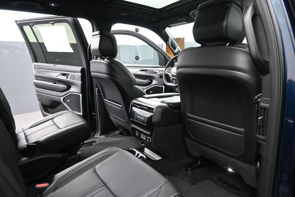 New 2026 Jeep Grand Wagoneer Limited AWD/4WD image 24