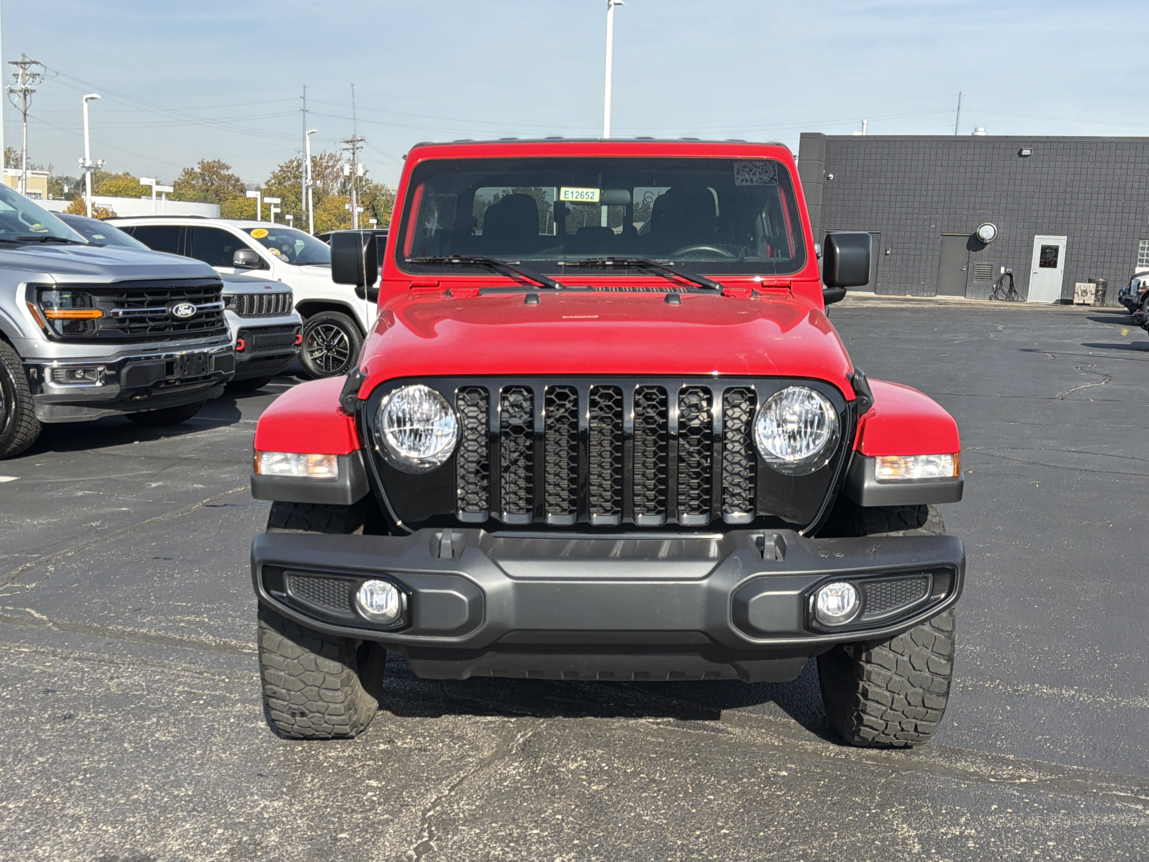 Used 2023 Jeep Gladiator Sport AWD/4WD image 3