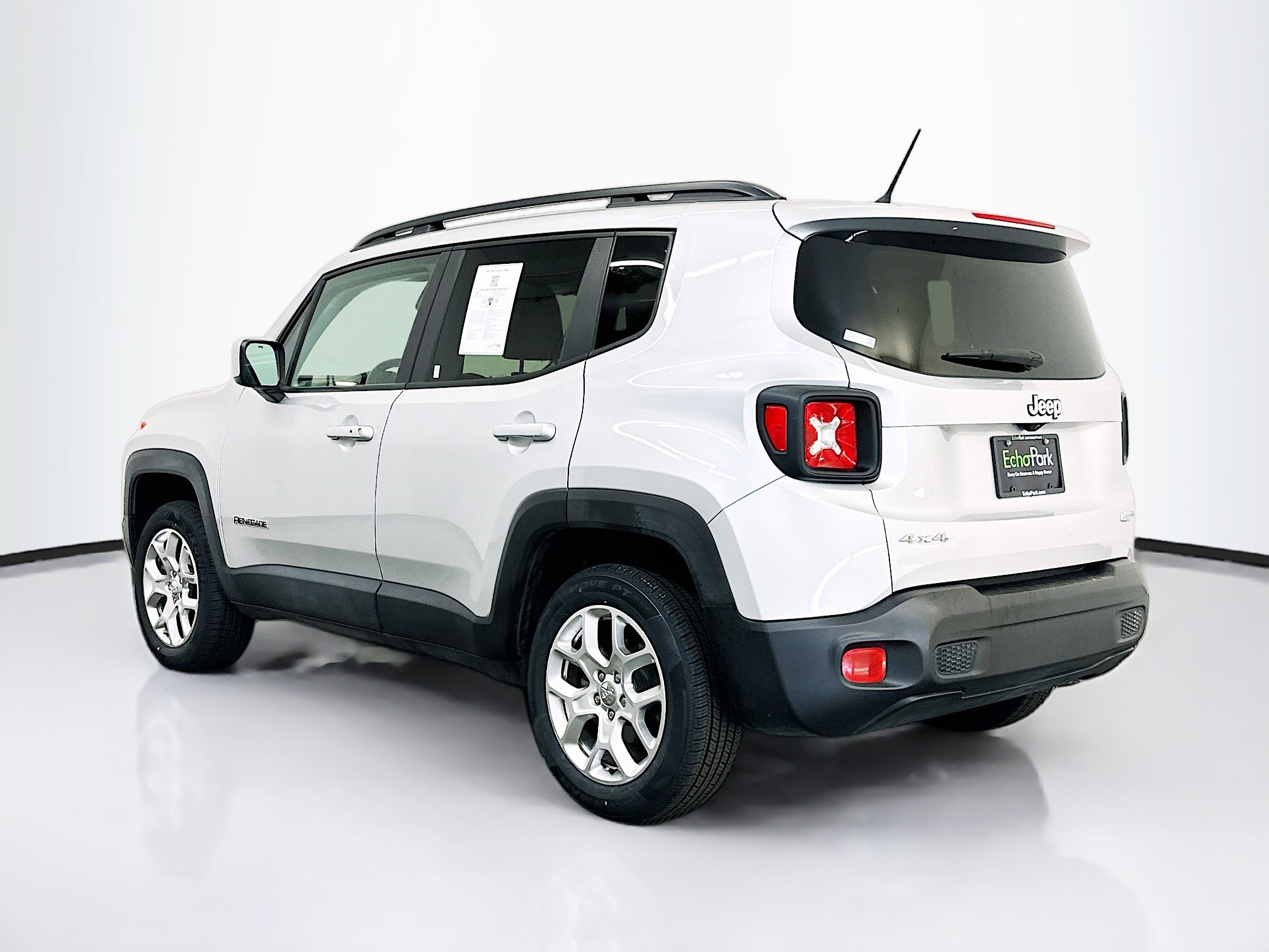 Used 2017 Jeep Renegade Latitude AWD/4WD image 5