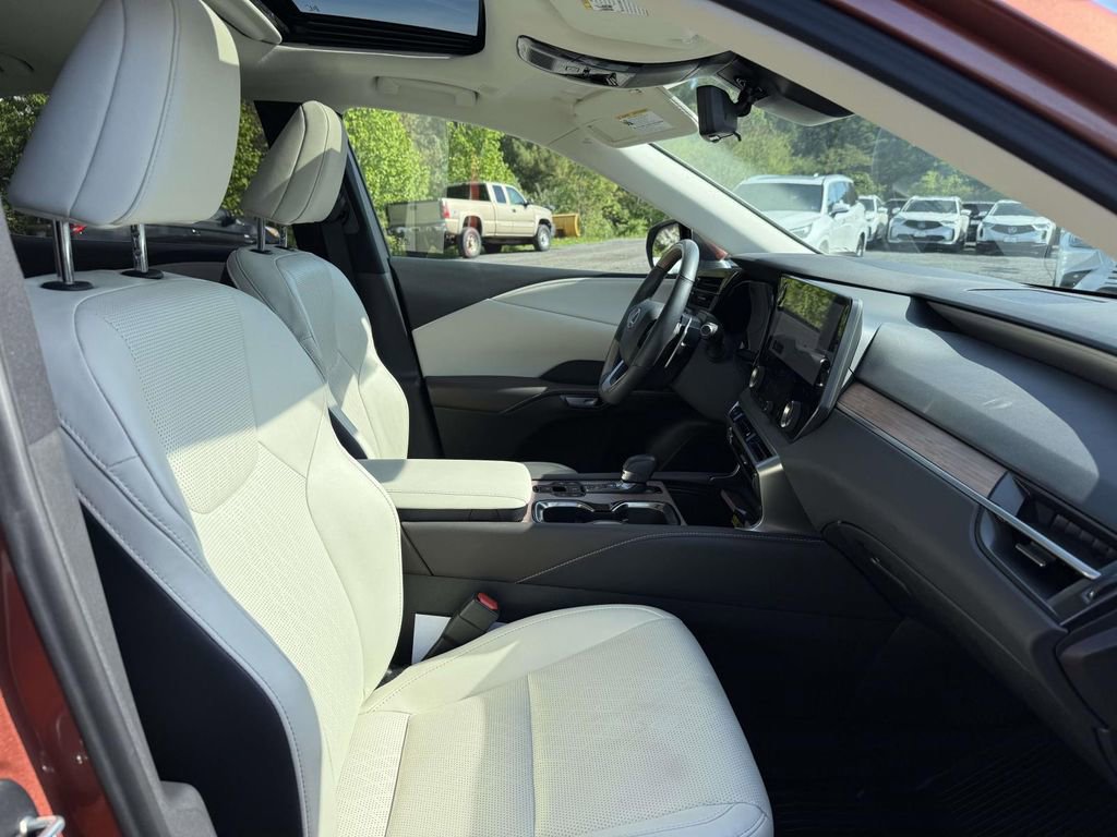 Used 2023 Lexus RX 350 Premium Plus w/ Accessory Package AWD/4WD image 15
