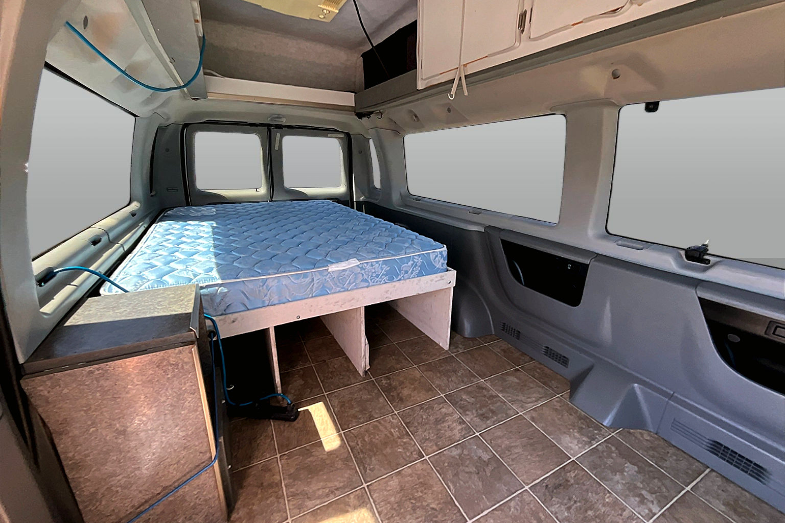 Used 2005 Ford E-350 and Econoline 350 XL RWD image 23