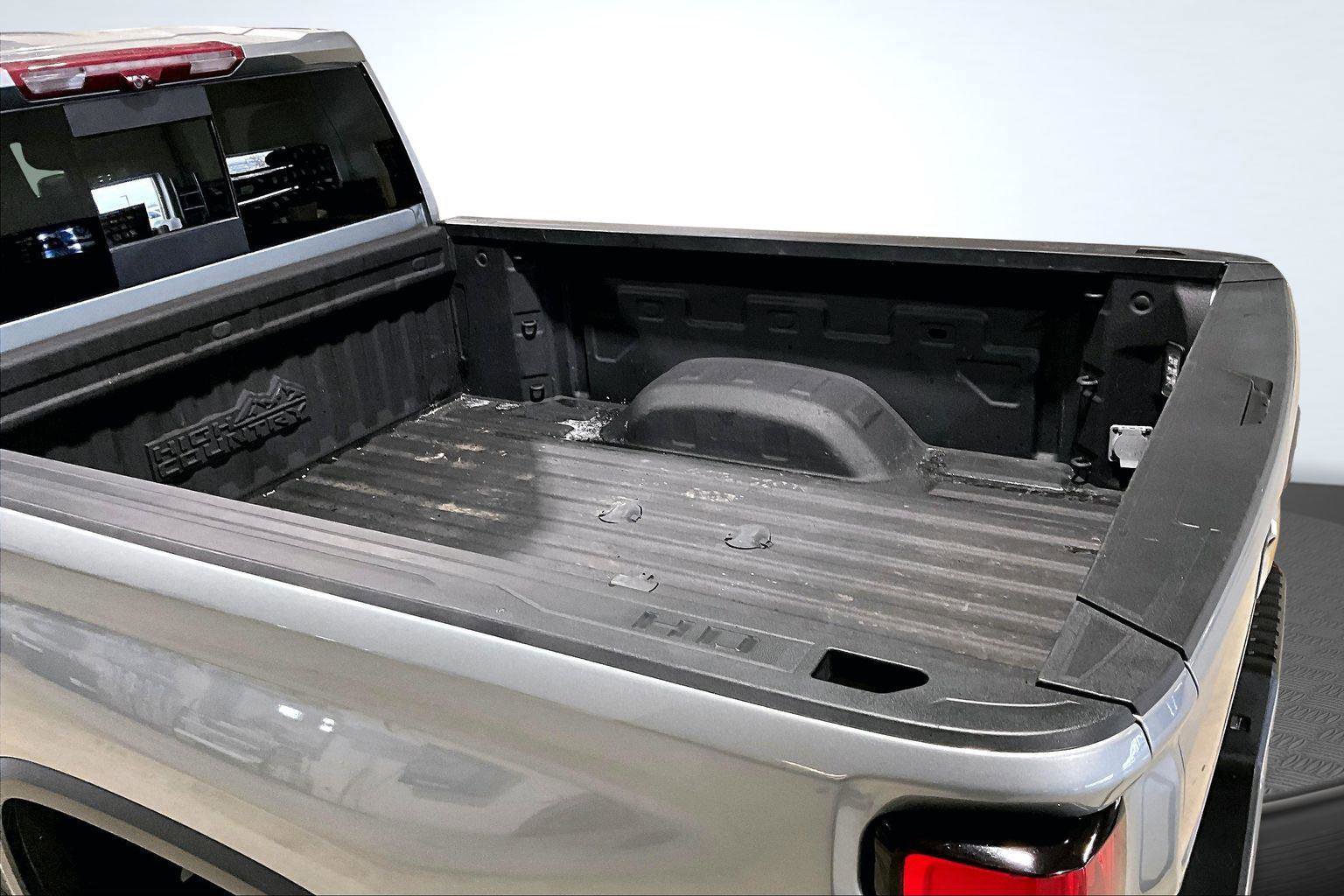 Used 2024 Chevrolet Silverado 2500 High Country w/ High Country Premium Package image 6