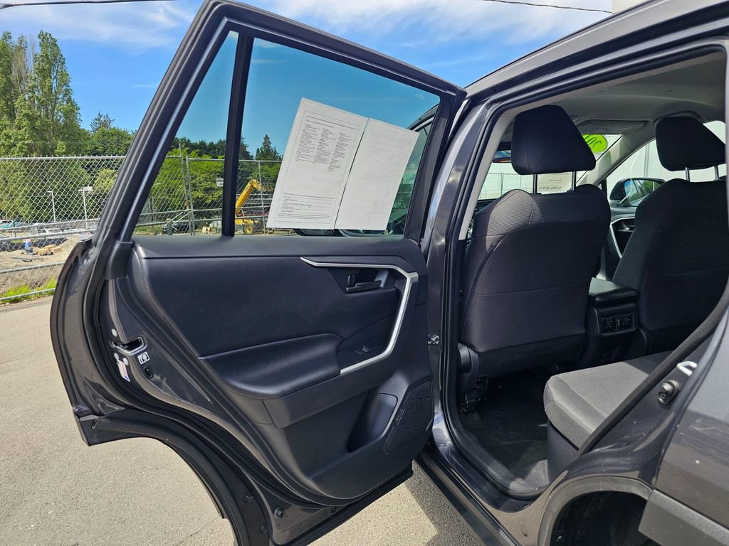 Used 2019 Toyota RAV4 LE w/ Carpet Mat Package AWD/4WD image 15