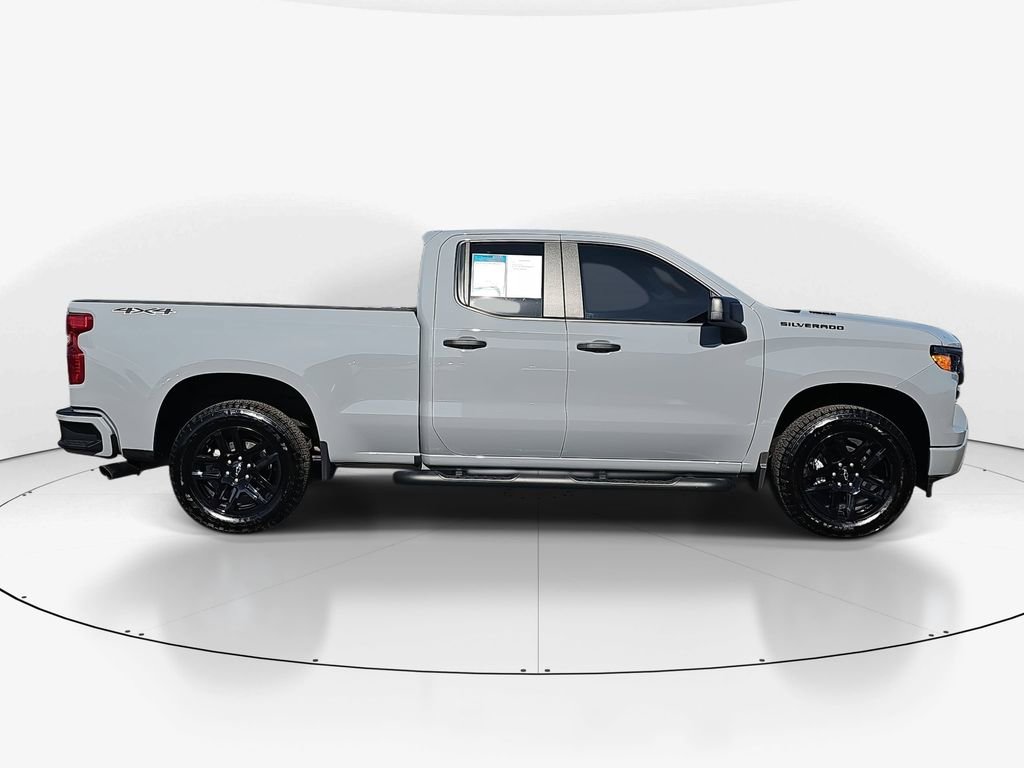 Used 2025 Chevrolet Silverado 1500 Custom w/ Turbomax Blackout Package image 3