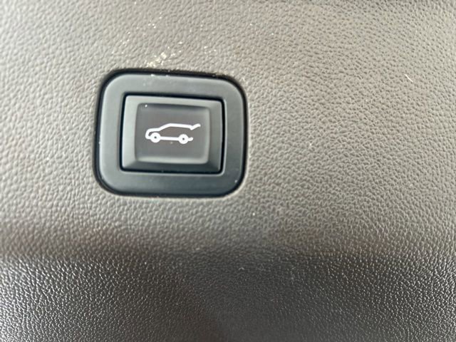 Used 2021 Chevrolet Suburban LT image 16