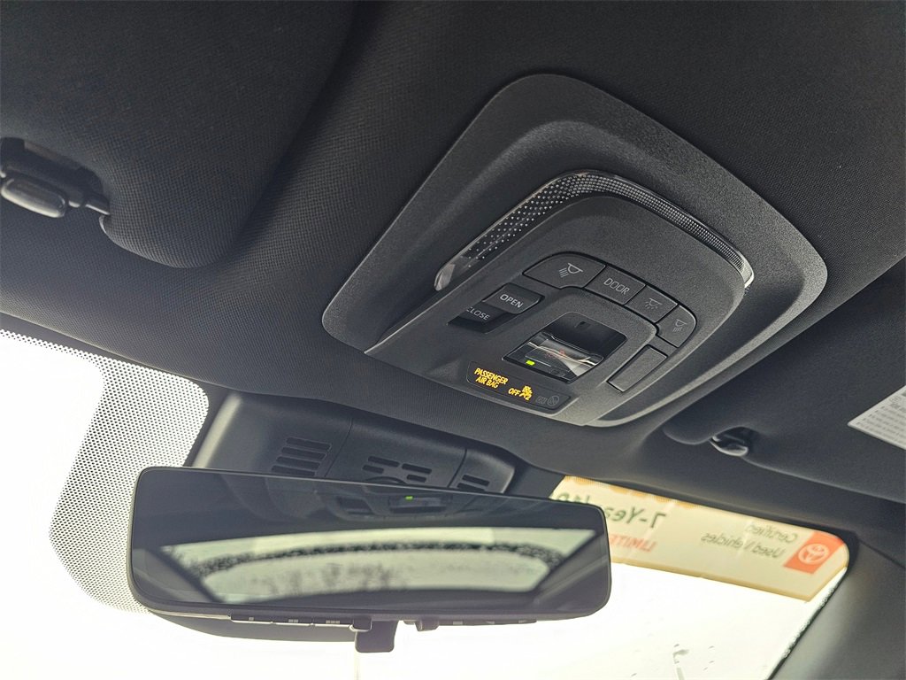 Used 2025 Toyota Crown Signia w/ Advanced Technology Package image 31