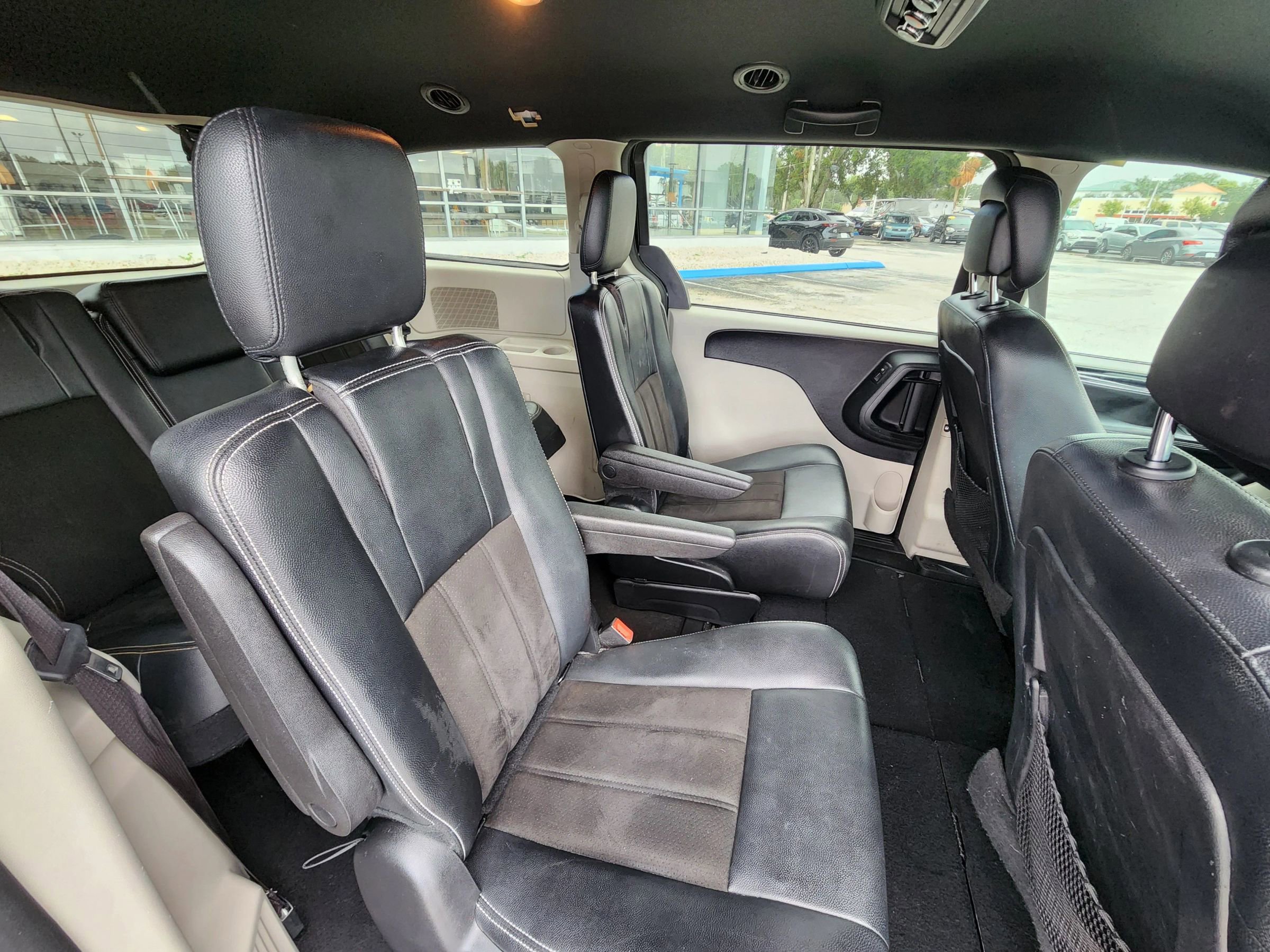 Used 2019 Dodge Grand Caravan SXT image 12