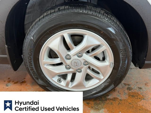Certified 2025 Hyundai Venue SE image 9